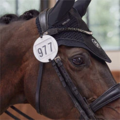 2023 Eskadron Highgloss Peacock Saddle Cloth & Round Bridle Number Holder Bundle PSNH23 - White 15 2023 Eskadron Highgloss Peacock Saddle Cloth & Round Bridle Number Holder Bundle PSNH23 - White -Weatherbeeta Shop 6323 6273 202320Eskadron20Highgloss20Peacock20Saddle20Cloth202147312054420 20White20Lifestyle205.2000x2000.700x700