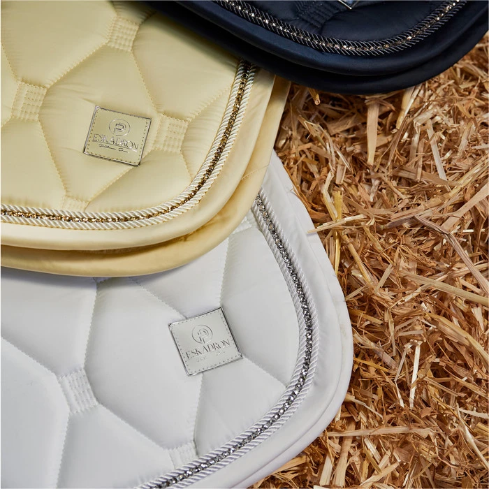 2023 Eskadron Glossy Crystal Saddle Cloth & Mesh Evo-Wool Tendon Boots Bundle 218131555131 - White 8 2023 Eskadron Glossy Crystal Saddle Cloth & Mesh Evo-Wool Tendon Boots Bundle 218131555131 - White - Image 8