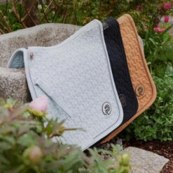 2023 Eskadron Platinum Softshell Saddle Cloth 215539520310 - Black Colour Black -Weatherbeeta Shop 6576 202320Eskadron20Platinum20Softshell20Saddle20Cloth2021553952031020 20Black20Lifestyle202.700x700